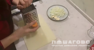 Фото приготовления рецепта: Тушеные голубцы с фаршем и заливкой со сметаной - шаг 6
