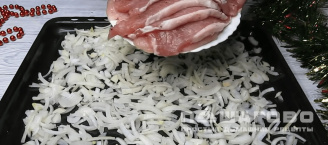 Фото приготовления рецепта: Мясо по-французски в духовке - шаг 2