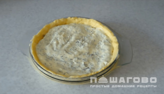Фото приготовления рецепта: Пирог из сайры - шаг 4