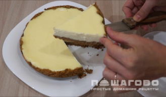 Фото приготовления рецепта: Чизкейк в мультиварке - шаг 5