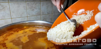 Фото приготовления рецепта: Рассольник классический с рисом и огурцами - шаг 8