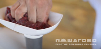 Фото приготовления рецепта: Колбаса из бобра - шаг 3