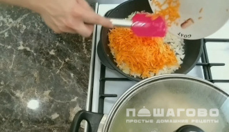 Фото приготовления рецепта: Куриный суп по-домашнему - шаг 2