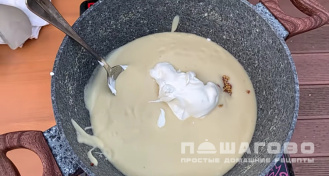 Фото приготовления рецепта: Крем-суп из цветной капусты с сыром и сухариками - шаг 12