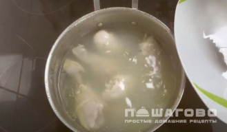 Фото приготовления рецепта: Грибной суп на курином бульоне - шаг 1