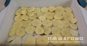 Фото приготовления рецепта: Мясо по-французски с картофелем и грибами - шаг 1