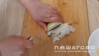 Фото приготовления рецепта: Салат Мимоза с горбушей и сыром - шаг 4