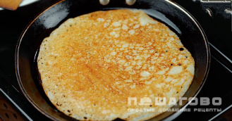Фото приготовления рецепта: Блины дрожжевые домашние - шаг 7