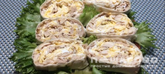 Фото приготовления рецепта: Лаваш с курицей в рулете - шаг 10