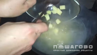 Фото приготовления рецепта: Сырный суп в горшочках в духовке - шаг 5