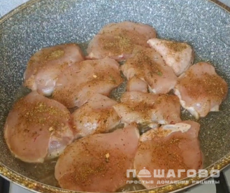 Фото приготовления рецепта: Салат с кукурузой и корейской морковью - шаг 1
