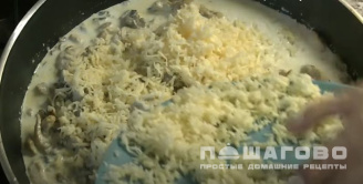 Фото приготовления рецепта: Феттучини с грибами в сливочном соусе - шаг 5