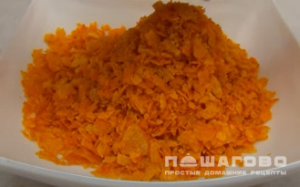 Фото приготовления рецепта: Куриные наггетсы в картофельных чипсах, запеченные в духовке - шаг 3