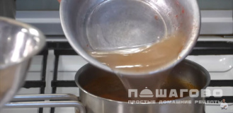 Фото приготовления рецепта: Томатный суп с рисом и зеленью - шаг 3