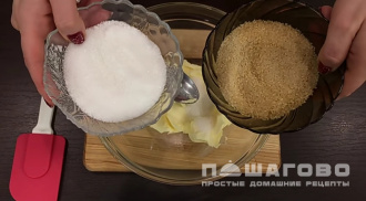 Фото приготовления рецепта: Американское печенье с шоколадной крошкой - шаг 2