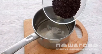 Фото приготовления рецепта: Зеркальная шоколадная глазурь - шаг 3