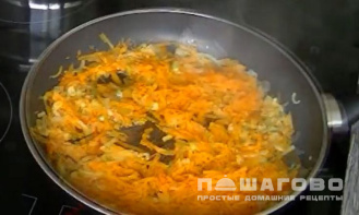 Фото приготовления рецепта: Борщ со свежей белокочанной капустой - шаг 6