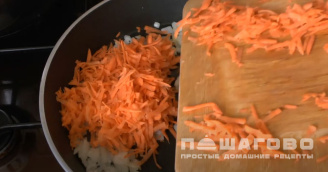 Фото приготовления рецепта: Бифарше (запеканка из картофельного пюре и куриного фарша) - шаг 4