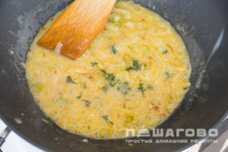 Фото приготовления рецепта: Луковый французский суп - шаг 6