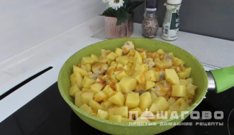 Фото приготовления рецепта: Грибной суп с курицей - шаг 4