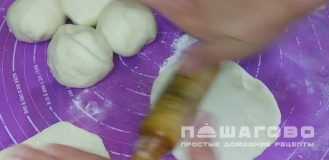 Фото приготовления рецепта: Бабушкины пирожки с сыром и яйцом - шаг 12