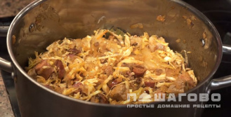 Фото приготовления рецепта: Солянка Бигос - шаг 10