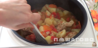 Фото приготовления рецепта: Индейка с овощами в мультиварке - шаг 7