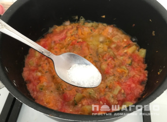Фото приготовления рецепта: Икра из огурцов на зиму - шаг 4