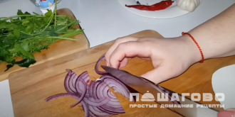 Фото приготовления рецепта: Заправка для салата с грецкими орехами по-грузински - шаг 4