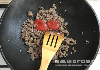 Фото приготовления рецепта: Пицца из фарша - шаг 6