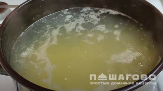 Фото приготовления рецепта: Суп из рыбных консервов - шаг 2