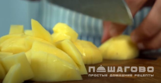Фото приготовления рецепта: Щи с капустой без мяса - шаг 6