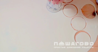 Фото приготовления рецепта: Вареники с заварным тестом на кипятке с черешней - шаг 7