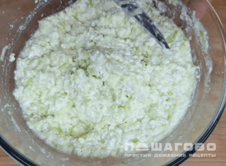 Фото приготовления рецепта: Творожная запеканка с кабачками - шаг 3