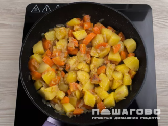 Фото приготовления рецепта: Рагу из утки с картофелем - шаг 6