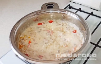 Фото приготовления рецепта: Паста в сливочном соусе с чесноком и помидорами - шаг 5