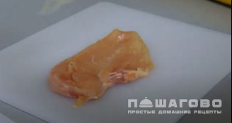 Фото приготовления рецепта: Курица с ананасами под сыром - шаг 1