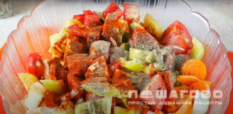 Фото приготовления рецепта: Овощное рагу в горшочках с мясом - шаг 8
