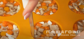 Фото приготовления рецепта: Заливное мясо порционное - шаг 10