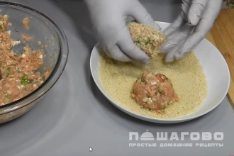 Фото приготовления рецепта: Котлеты из рыбного фарша - шаг 7