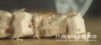 Фото приготовления рецепта: Овощной салат с индейкой - шаг 4