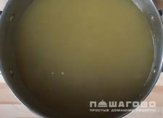Фото приготовления рецепта: Легкий бульон из индейки - шаг 3
