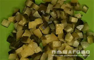 Фото приготовления рецепта: Оливье с мясом - шаг 4