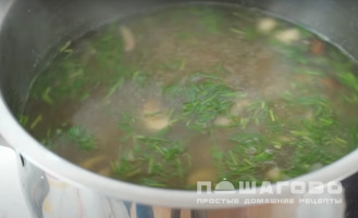 Фото приготовления рецепта: Суп грибной из шампиньонов рецепт с картофелем - шаг 6