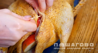 Фото приготовления рецепта: Индоутка в рукаве в духовке - шаг 3