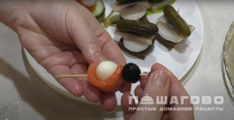 Фото приготовления рецепта: Канапе с перепелиными яйцами со свеклой - шаг 3