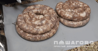 Фото приготовления рецепта: Домашняя колбаса из свинины в кишках - шаг 3
