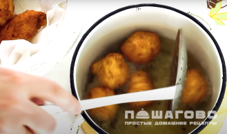 Фото приготовления рецепта: Пончики картофельные - шаг 11