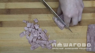 Фото приготовления рецепта: Салат с маринованными опятами и ветчиной - шаг 1