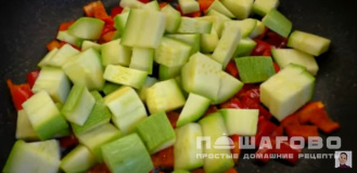 Фото приготовления рецепта: Испанский омлет с кабачком - шаг 5